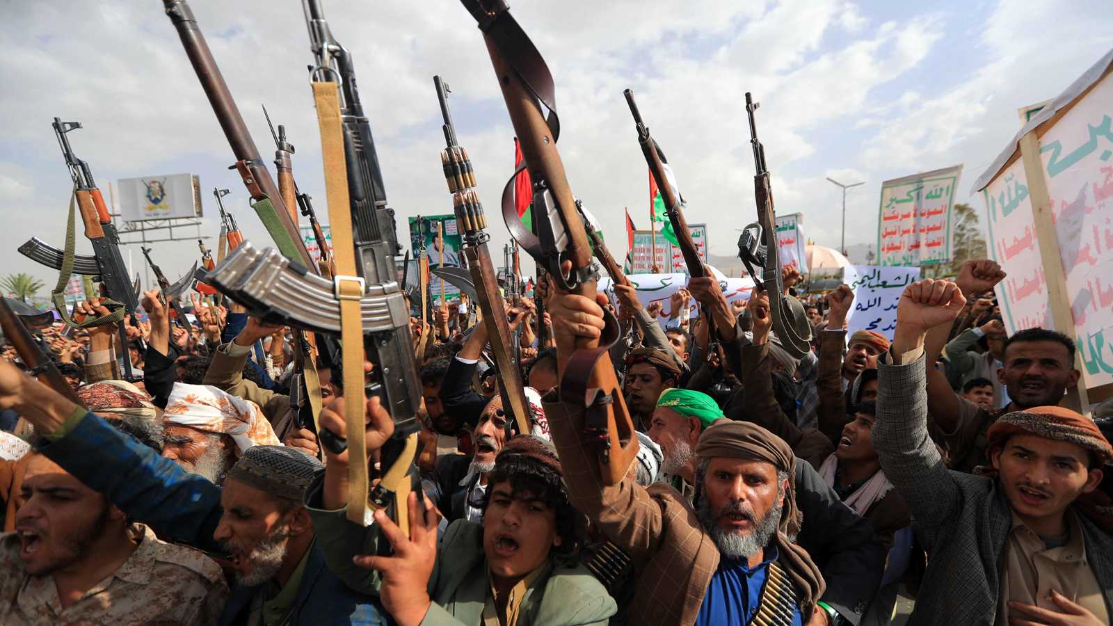 "التصعيد الوقائي".. تحذيرات شديدة من خطورة تجنيد الحوثيين للأفارقة