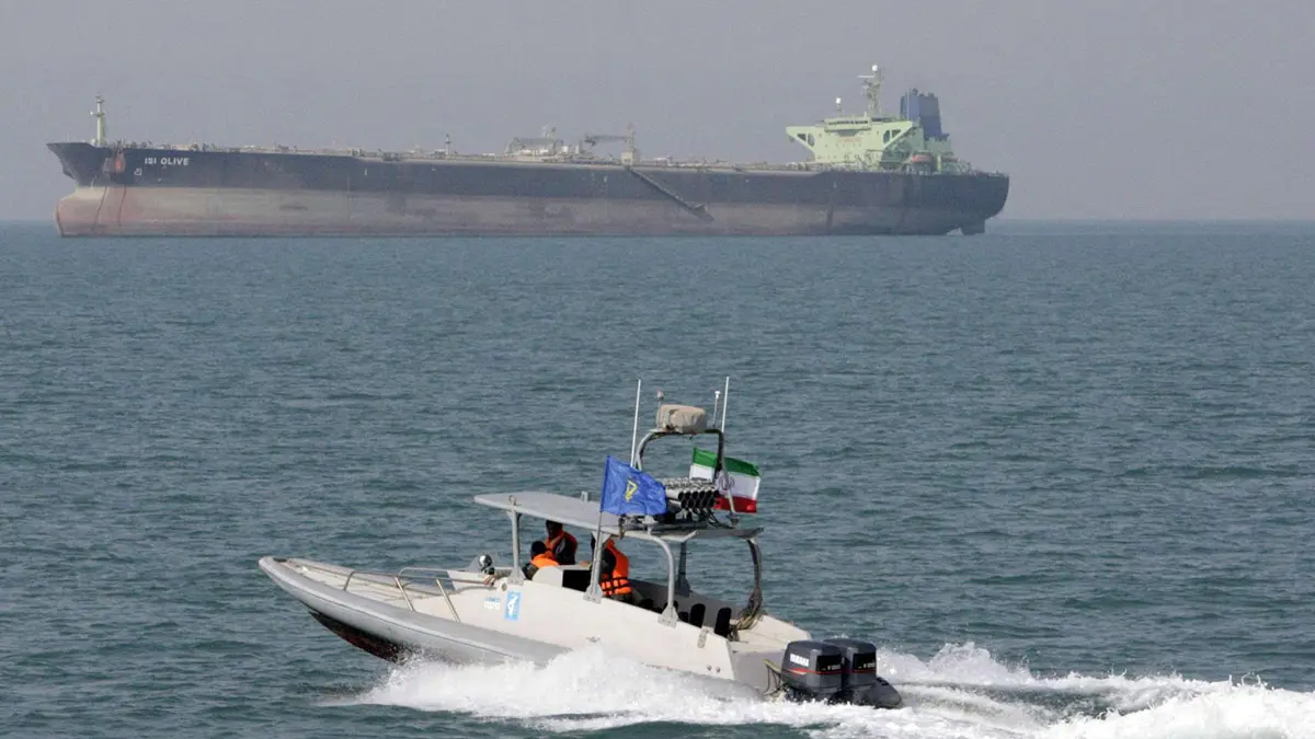 تزايد الغموض حول ملابسات سحب ناقلة نفط إلى المياه الإيرانية‎