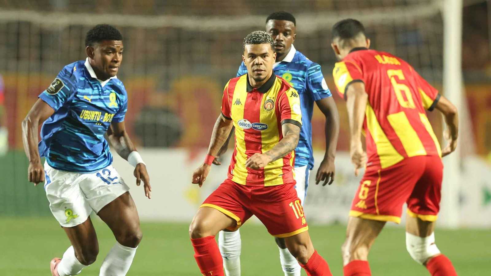 غالَط الجميع.. هل ارتكب الحكم غربال خطأ شكليا في إلغاء هدف الترجي ضد صن داونز؟ 