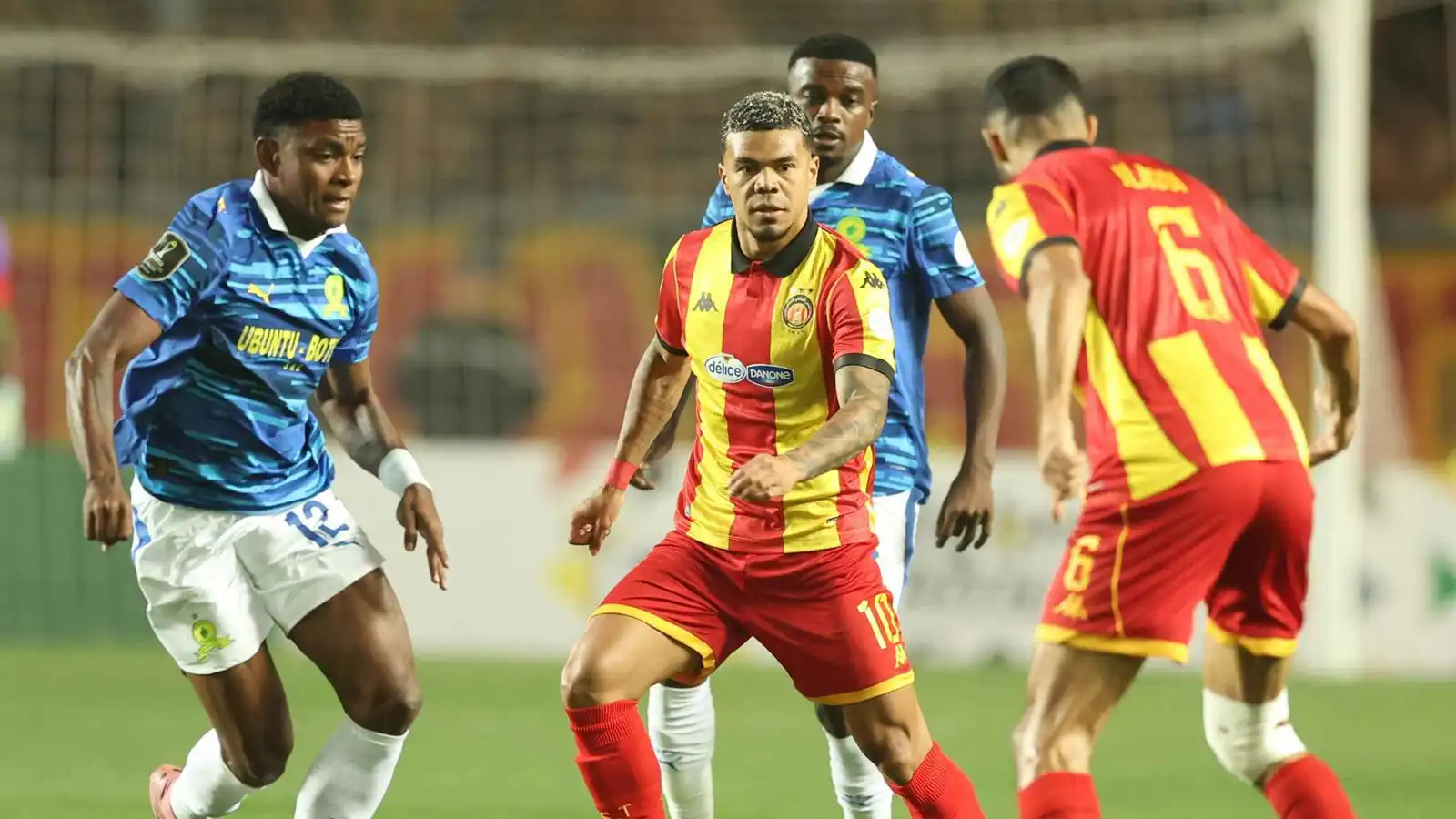 غالَط الجميع.. هل ارتكب الحكم غربال خطأ شكليا في إلغاء هدف الترجي ضد صن داونز؟