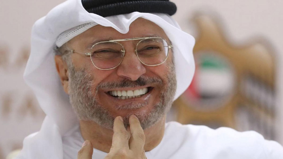 قرقاش يسخر من أنباء استهداف الشيخ عبدالله بن زايد