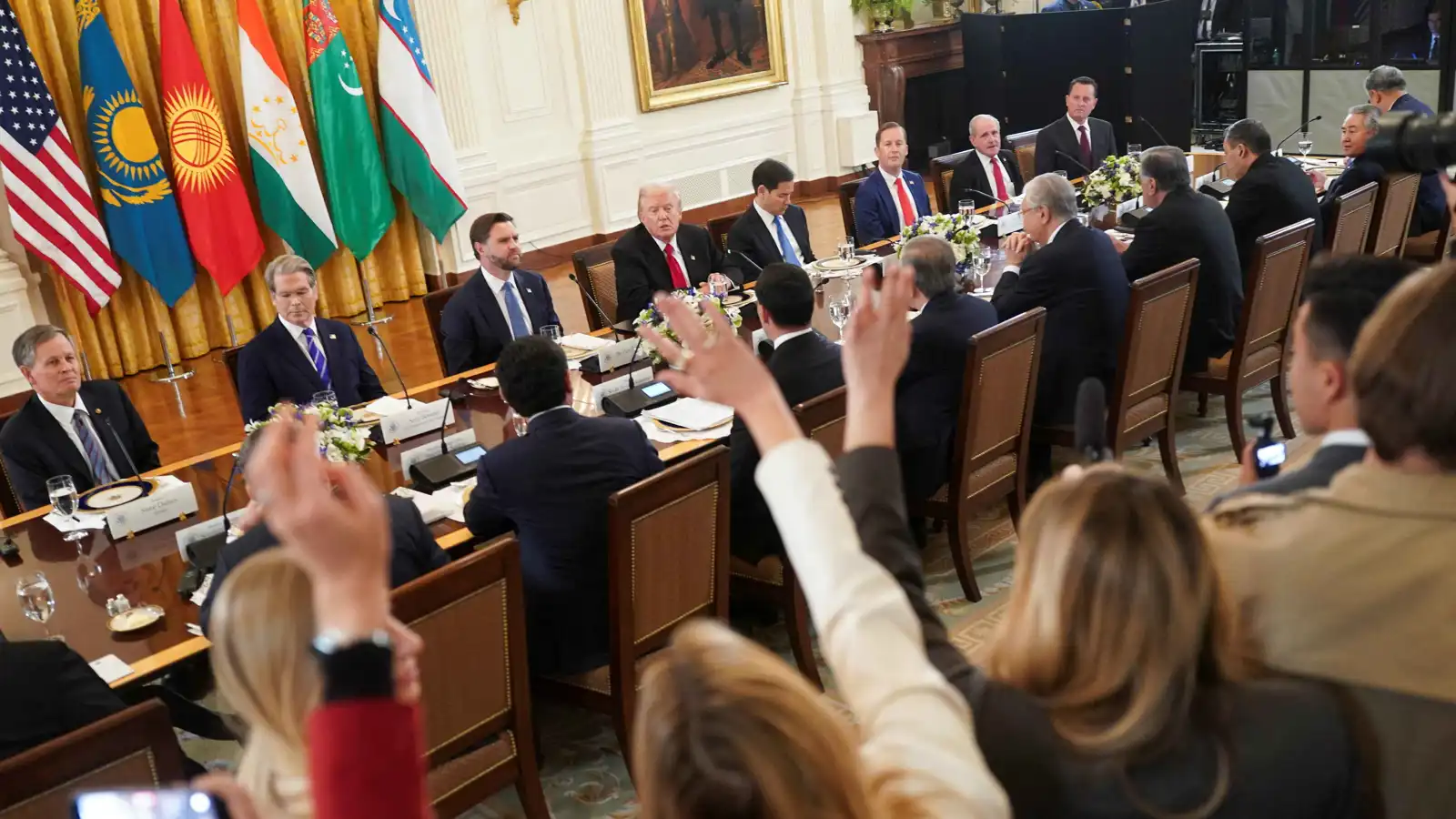 قمة البيت الأبيض مع آسيا الوسطى.. "سباق النفوذ" من بوابة المعادن والممرات