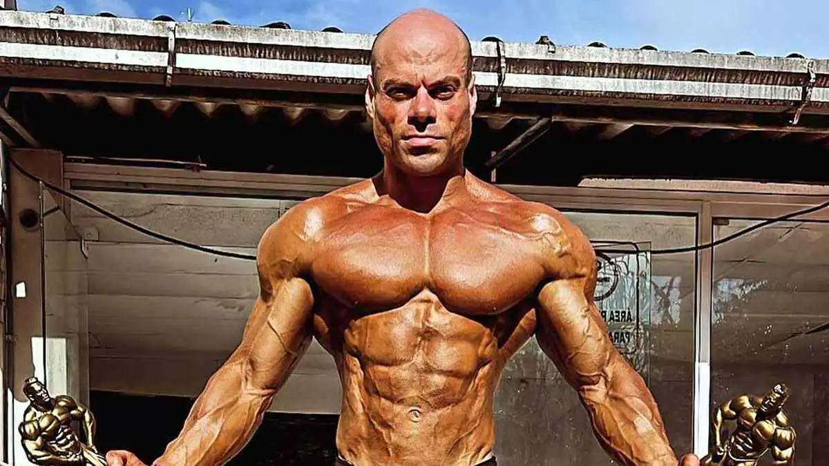 مقتل بطل كمال أجسام شهير على يد صديقته