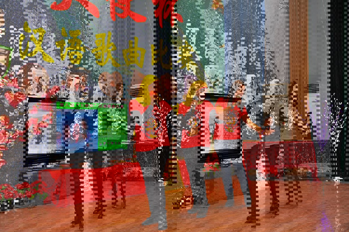 الصينيات يعلمن المصريات الرقص في زمن الاخوان