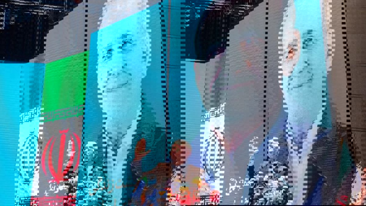 المونيتور: بزشكيان وظريف يبعثان "رسائل إصلاحية" إلى أمريكا والغرب