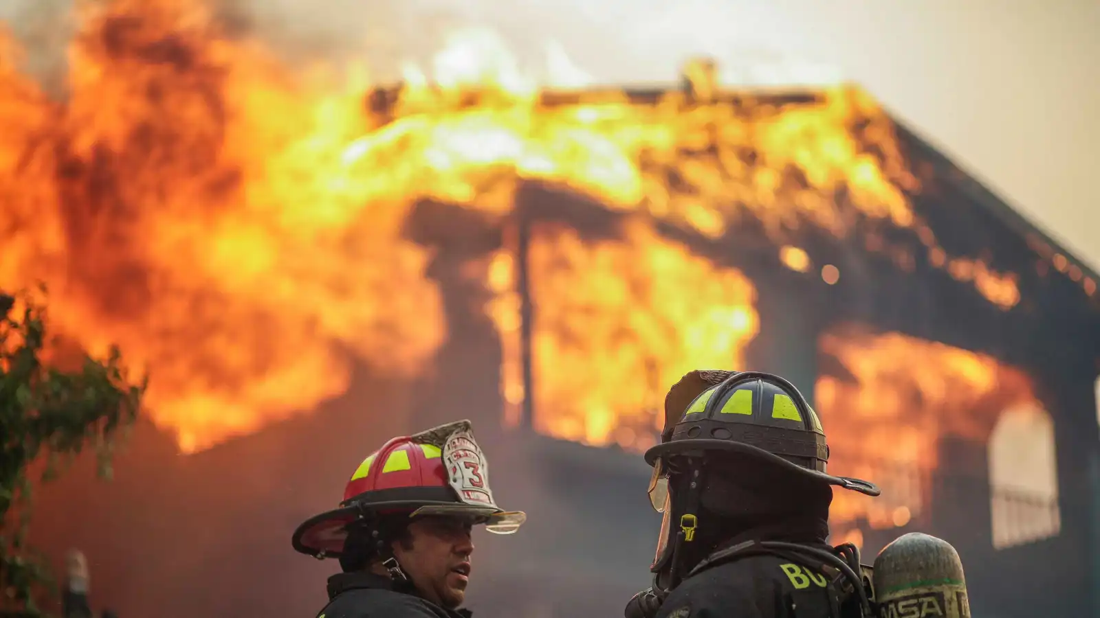 إعلان حالة "الكارثة" وحظر التجول في تشيلي مع استعار الحرائق (فيديو)