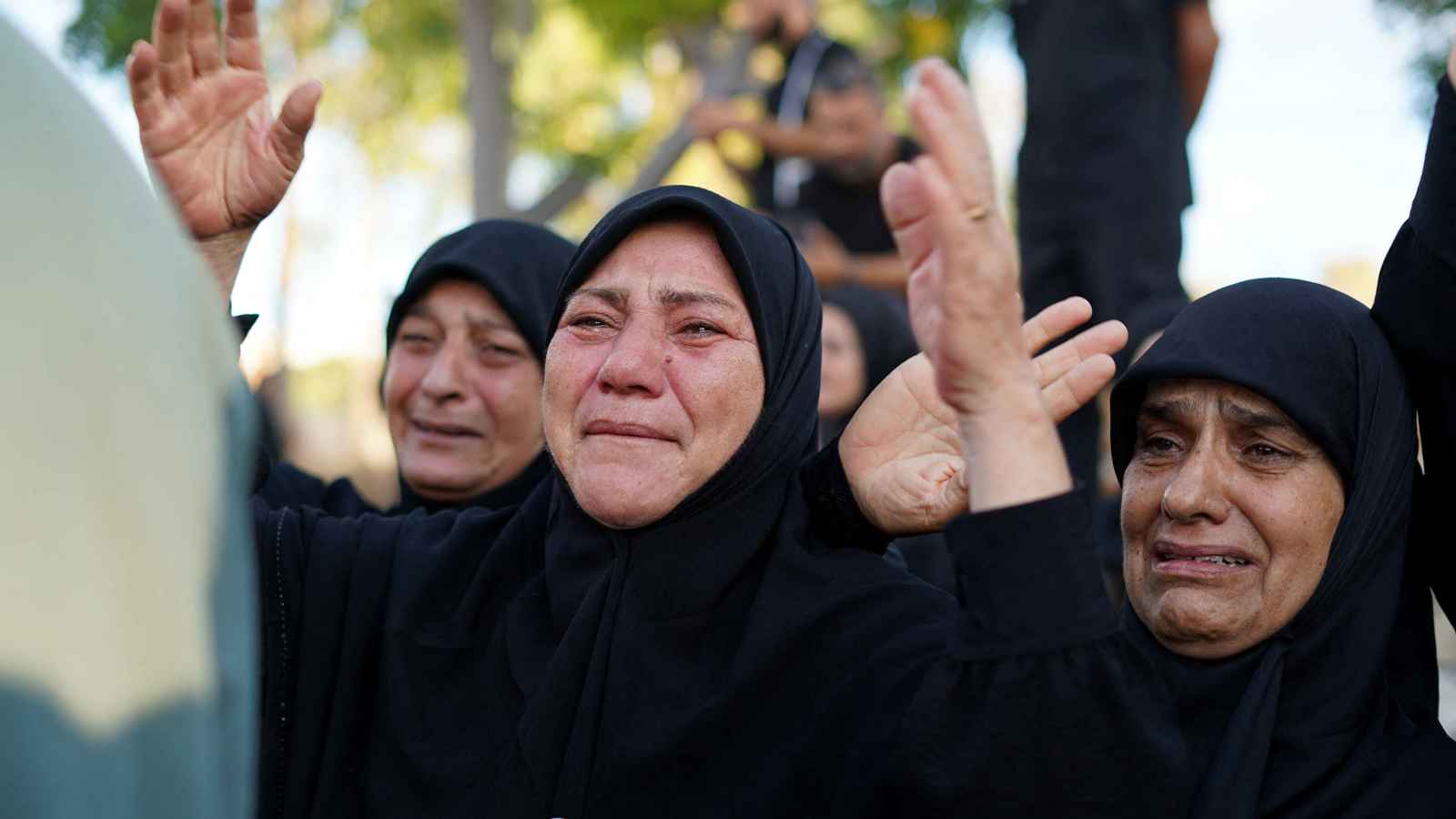 مع ترقب "التوغل".. "هلع" بين الأهالي على الحدود اللبنانية الإسرائيلية (فيديو)