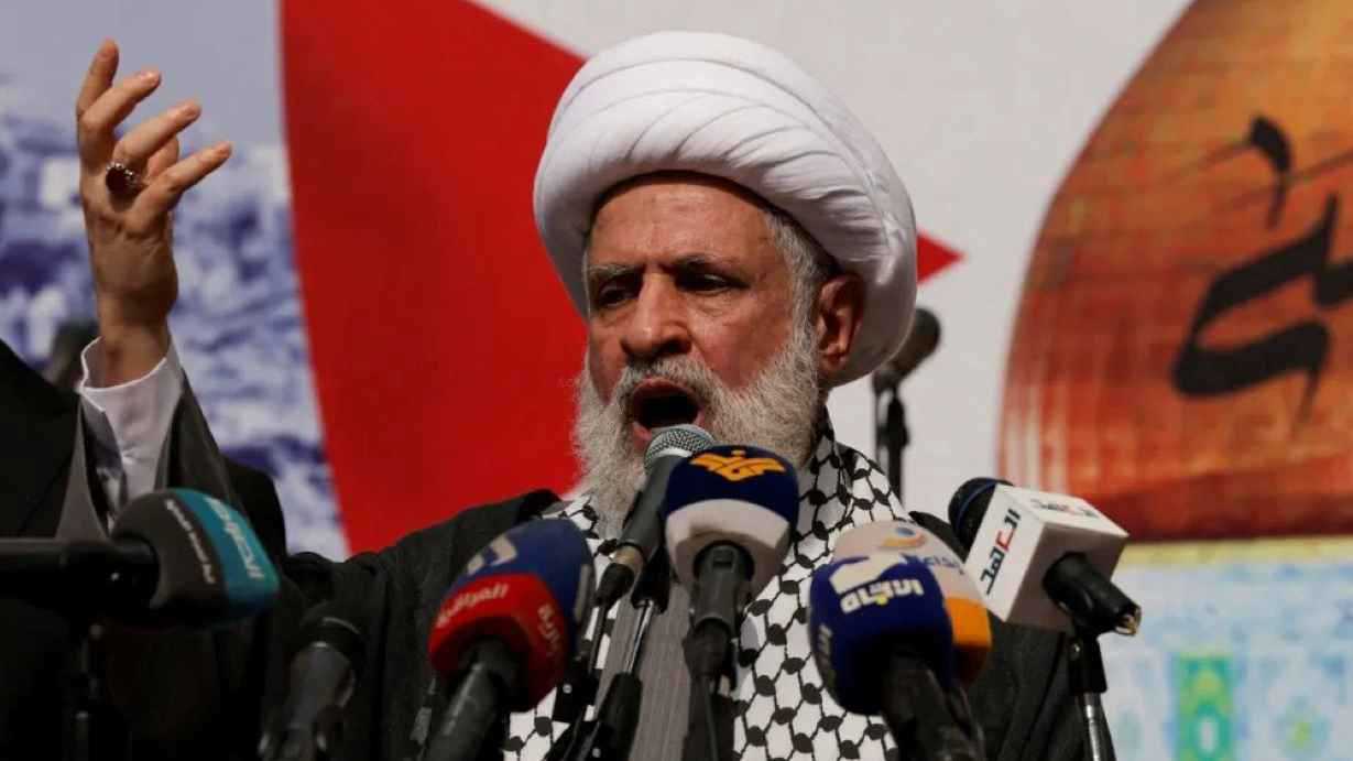 بعد تهديد نعيم قاسم "الناري".. هل أعطى لاريجاني الضوء الأخضر لحزب الله للتصعيد؟