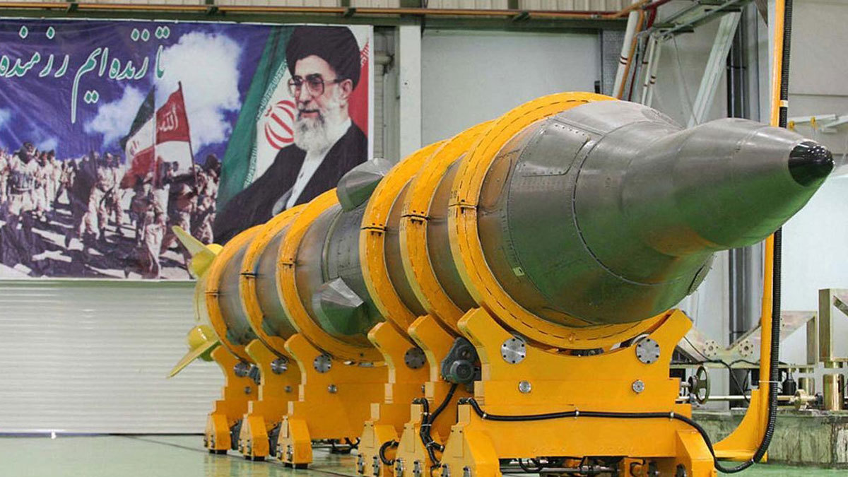 تقرير: إيران تهدد علنا بتصنيع سلاح نووي لتعزيز موقفها التفاوضي