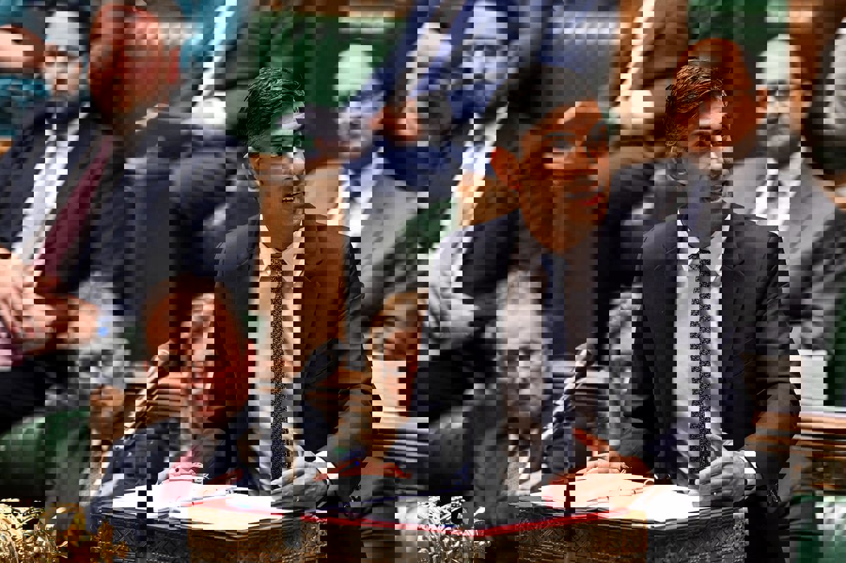 3 استطلاعات تتوقع "هزيمة ساحقة" لحزب سوناك