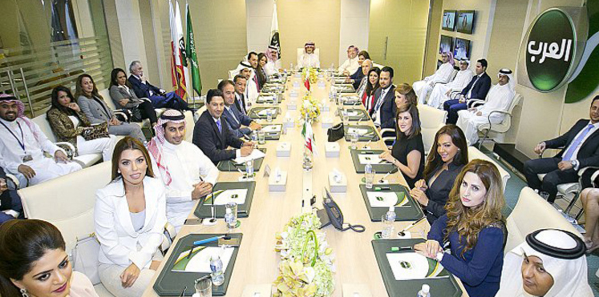 موظفو قناة العرب.. نخبة حالفها الحظ برواتب مجانية