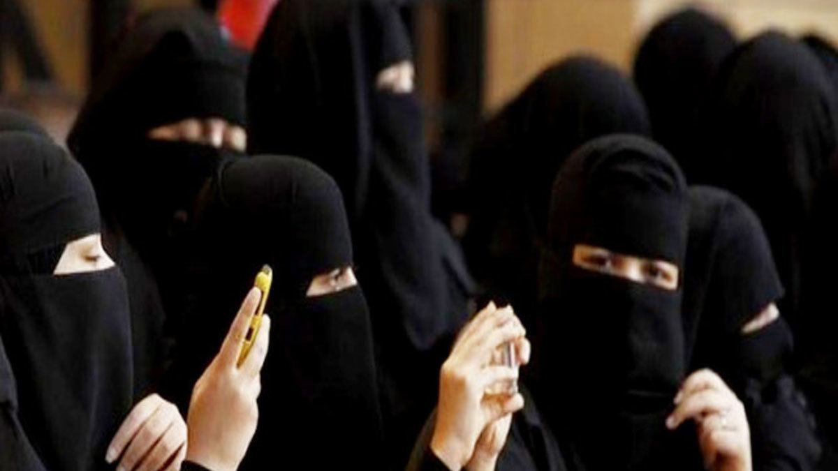 حملة جديدة تطالب بتخصيص رواتب لربات البيوت في السعودية تلقى تفاعلًا لافتًا (فيديو)