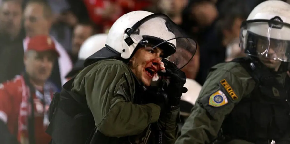 اشتباكات دامية بين جماهير ستاندار لييغ البلجيكي والشرطة اليونانية (صور)