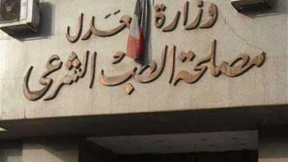 فقدت زوجها وأطفالها الستة.. والدة الضحايا أمام الطب الشرعي المصري