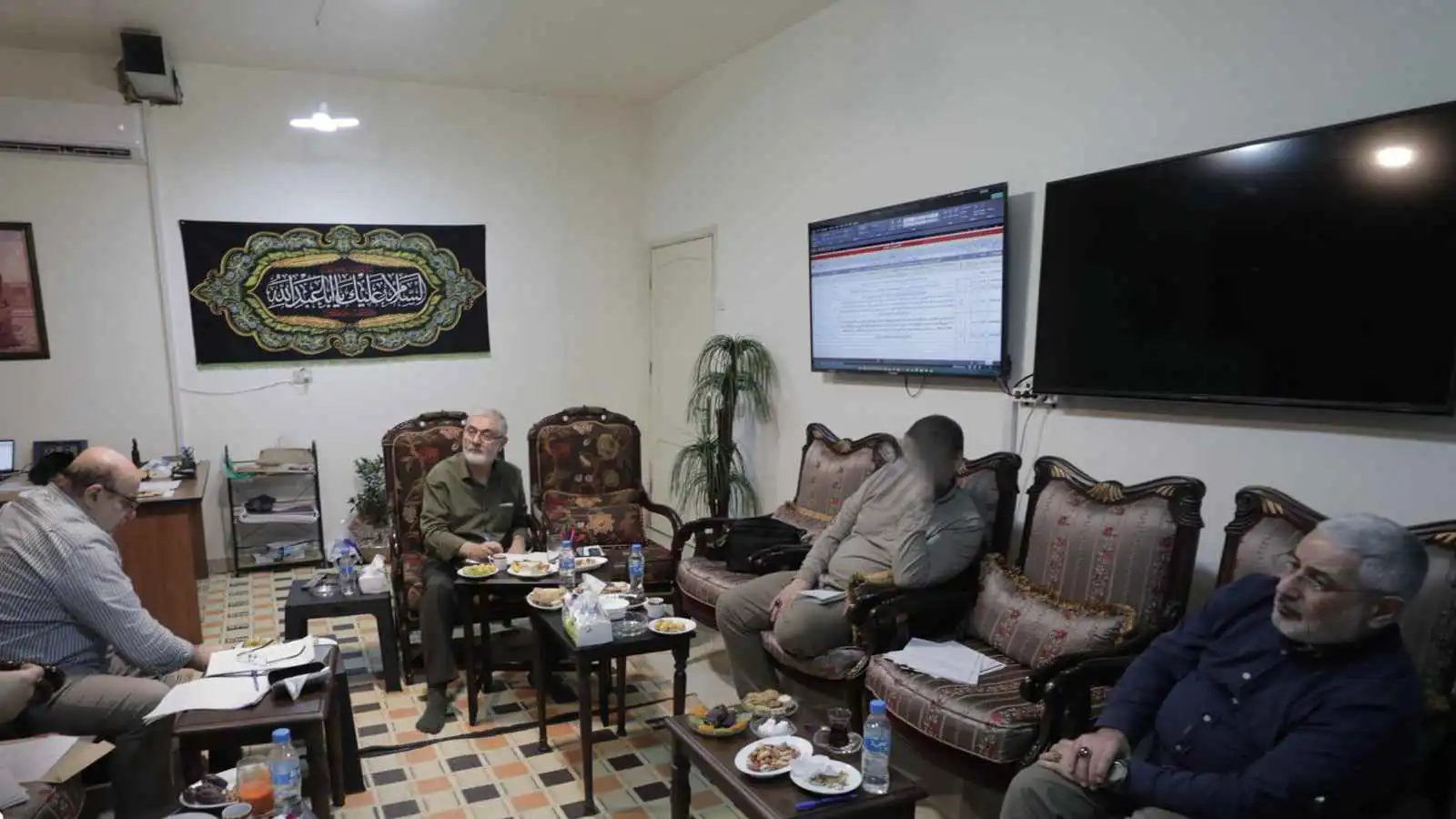 خريطة في صورة فوتوغرافية تكشف بنك أهداف "حزب الله" بإسرائيل