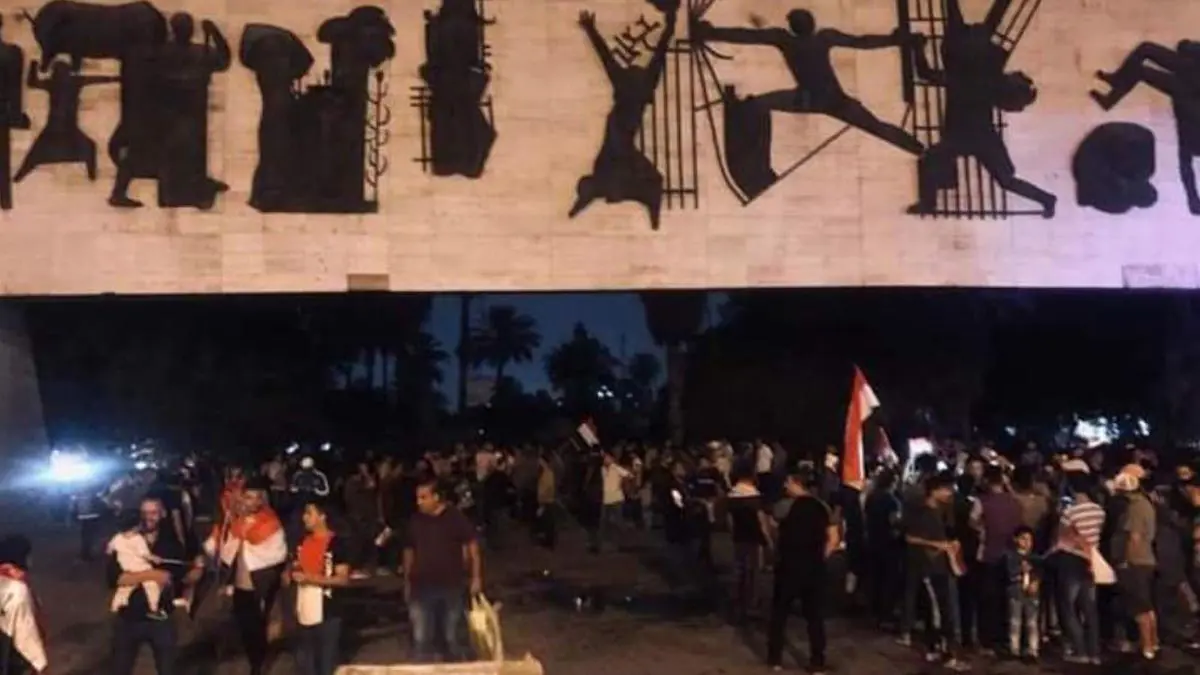 العراق.. توافد المحتجين إلى ساحة التحرير لبدء تظاهرة "الجمعة الكبرى‎" (فيديو)
