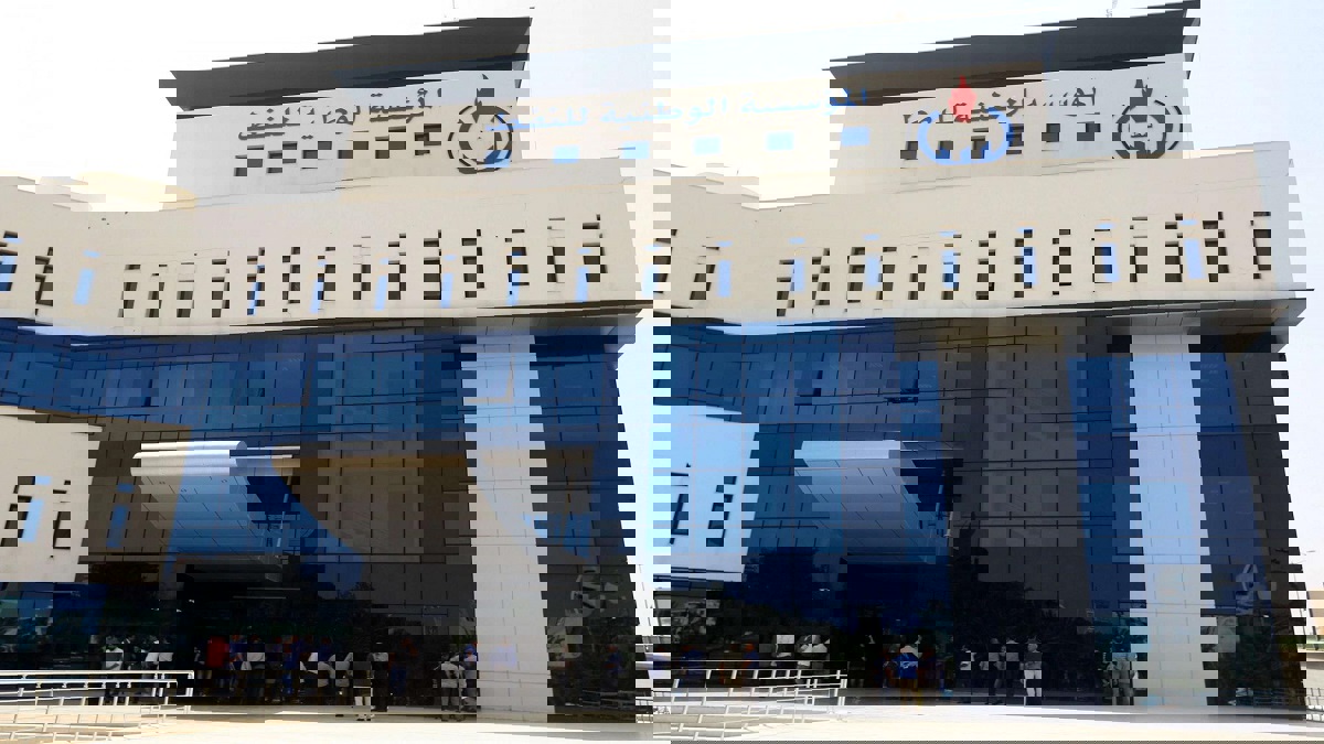 مؤسسة النفط الليبية تطلب رفع رواتب عمالها 67%