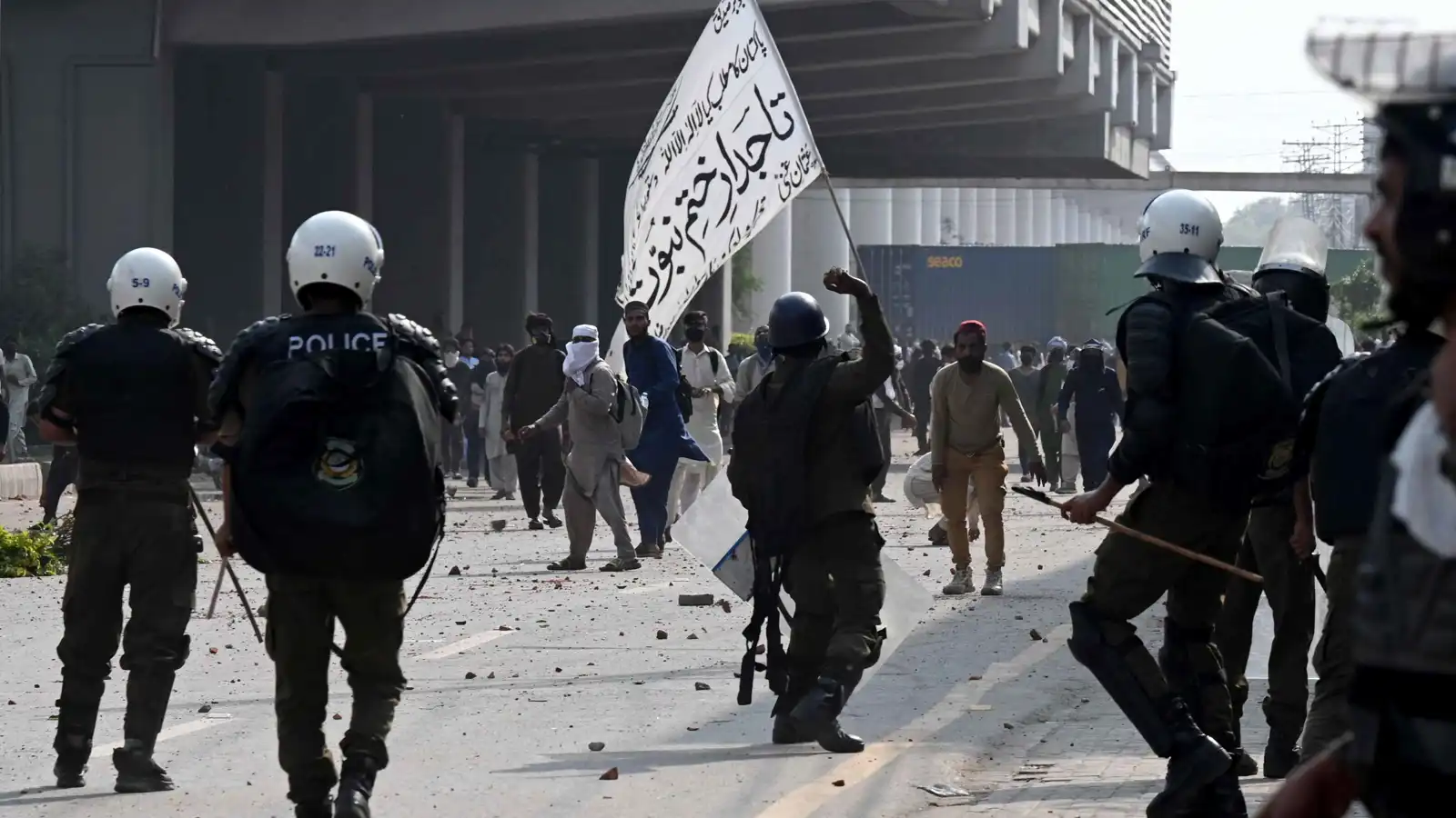 باكستان تحظر حزبا يمينيا متطرفا بعد تظاهرة أوقعت قتلى