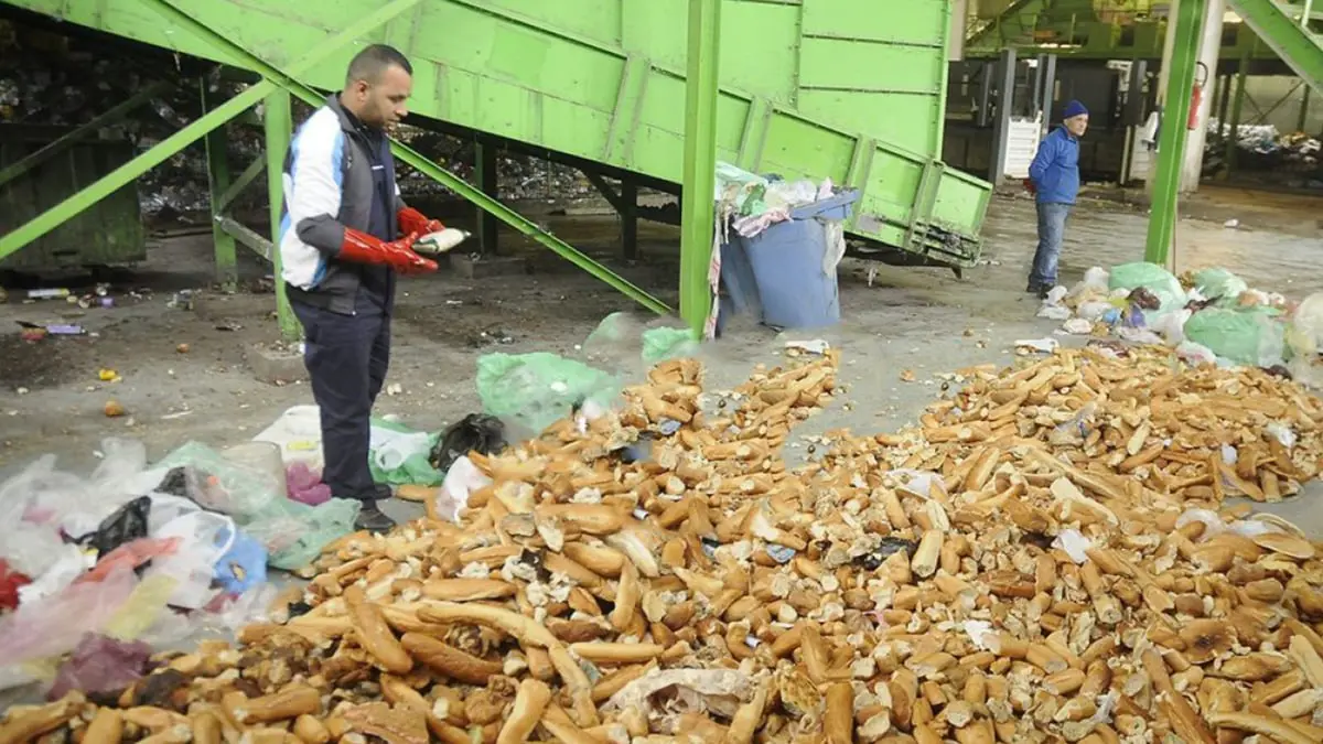 35 مليون دولار تكلفة الهدر في رمضان.. حملات جزائرية ضد "جُموح الشراء"