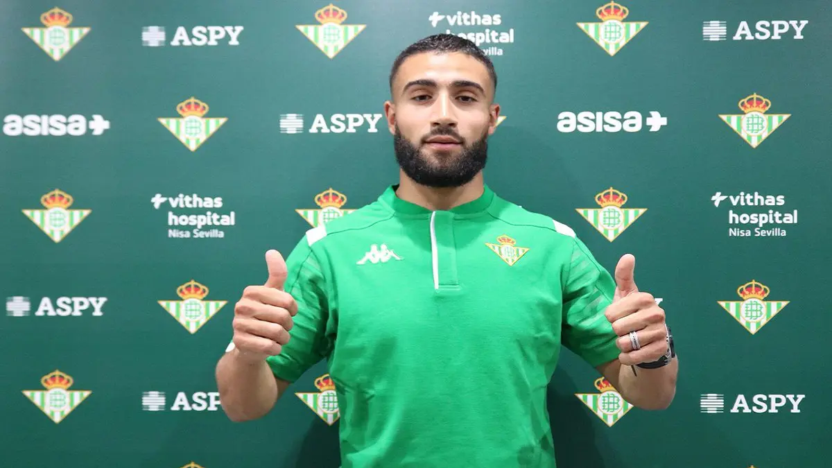 رسميًا.. ليون يعلن رحيل نبيل فقير إلى ريال بيتيس الإسباني