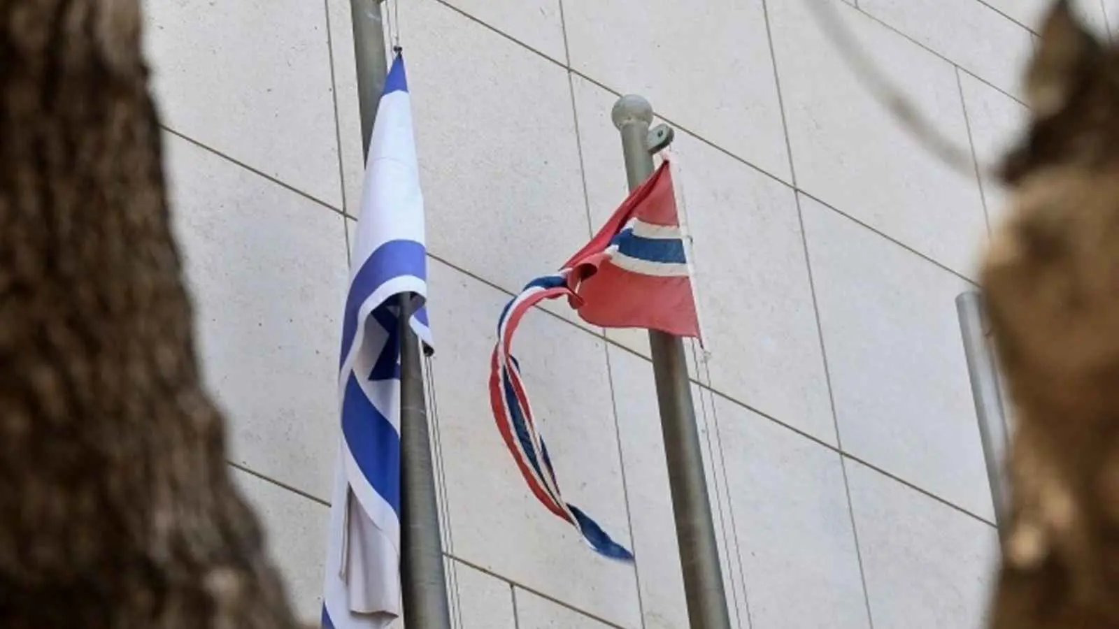 بريطانيا "قلقة" من إلغاء إسرائيل اعتماد دبلوماسيين نرويجيين