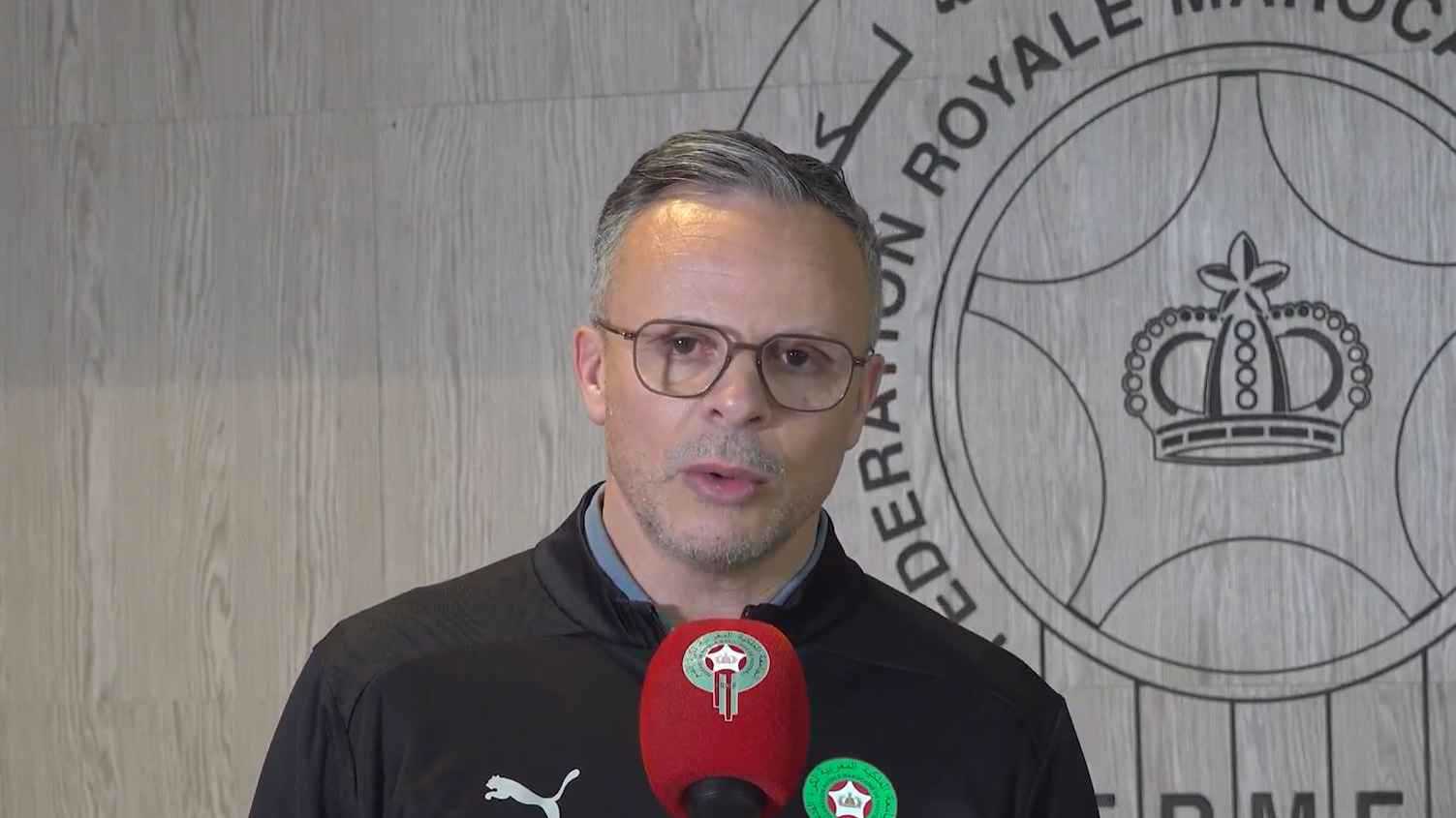 "الأسطورة".. تعليق مثير من محمد وهبي مدرب منتخب المغرب على مواجهة بادو الزاكي 