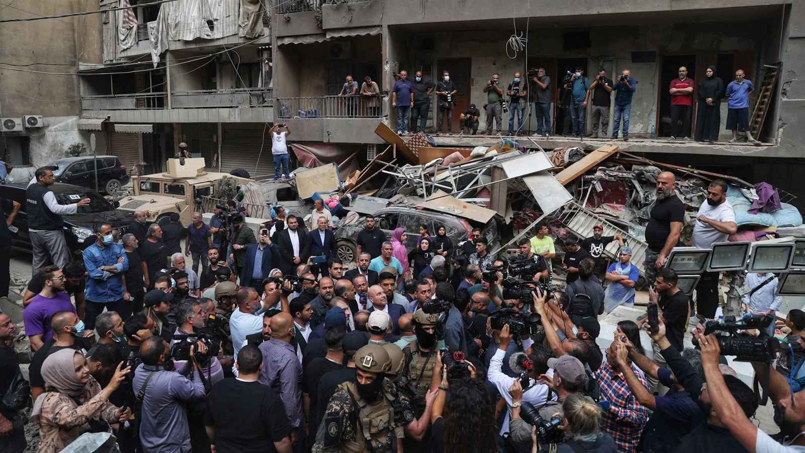 قاليباف يتفقد موقع الغارة الإسرائيلية الأعنف في قلب بيروت (فيديو)