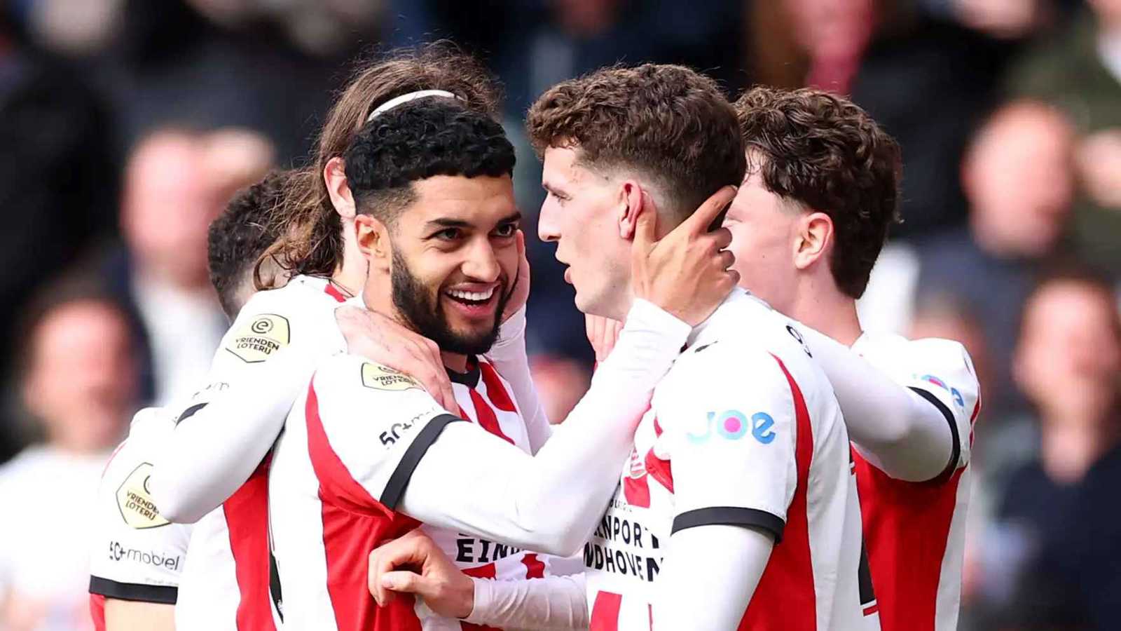 رسميًا.. آيندهوفن بطلا للدوري الهولندي بعد تعادل فينورد مع فولندام 