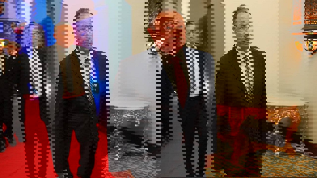 مباراة الأهلي والهلال السوداني.. جماهير الأحمر تهاجم محمود الخطيب بضراوة والأخير يعتذر (شاهد)