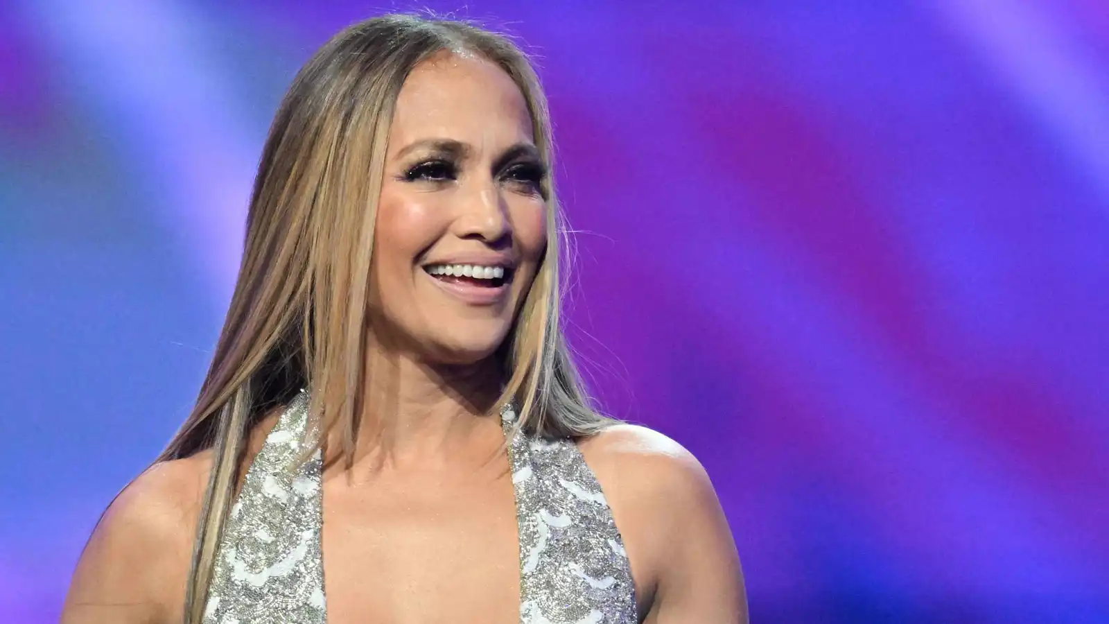 جنيفر لوبيز تكشف عن خسارتها دور "إيفيتا" لصالح مادونا