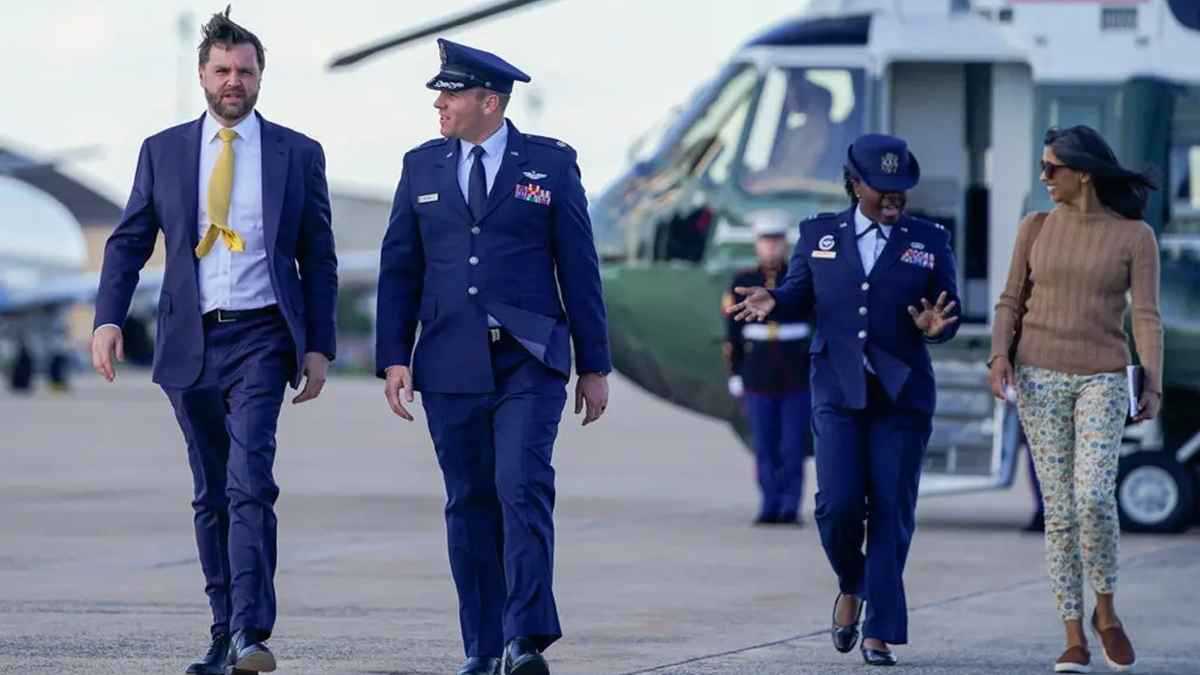 وسط غارات على القطاع.. نائب ترامب يصل إسرائيل لإنقاذ اتفاق غزة