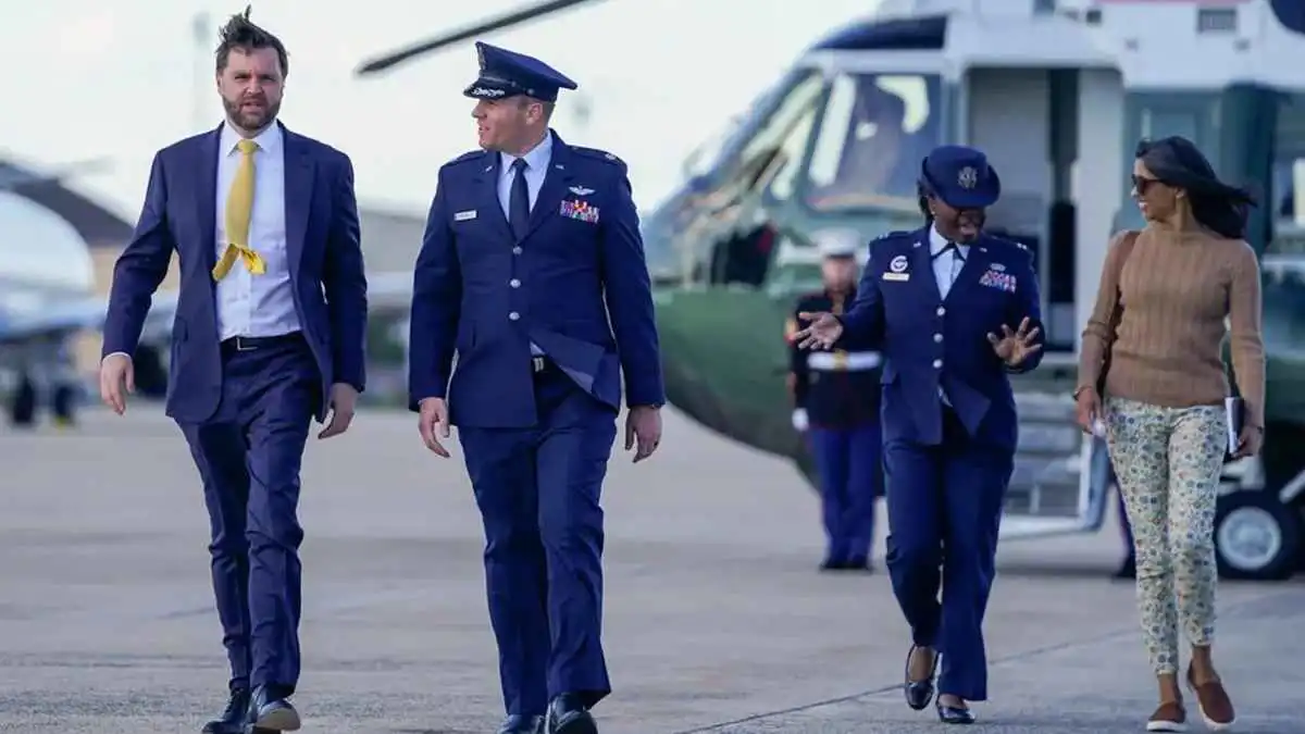 وسط غارات على القطاع.. نائب ترامب يصل إسرائيل لإنقاذ اتفاق غزة