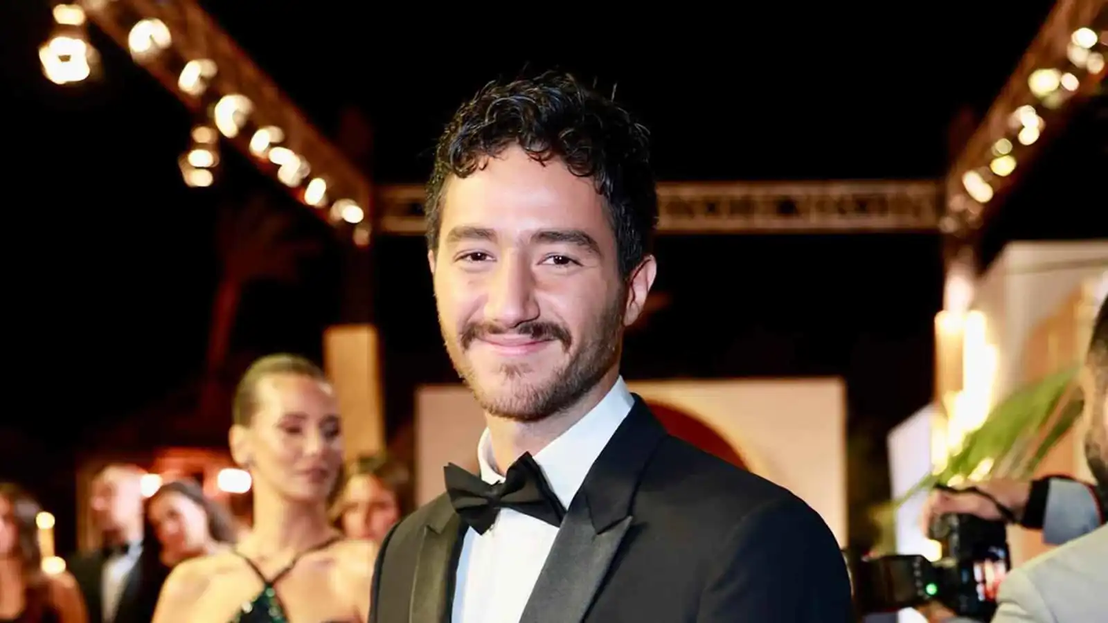 أحمد مالك أول مصري يفوز بجائزة أفضل ممثل بمهرجان الجونة السينمائي