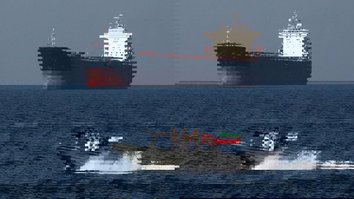 لهذه الأسباب.. لن تستهدف إيران مضيق هرمز