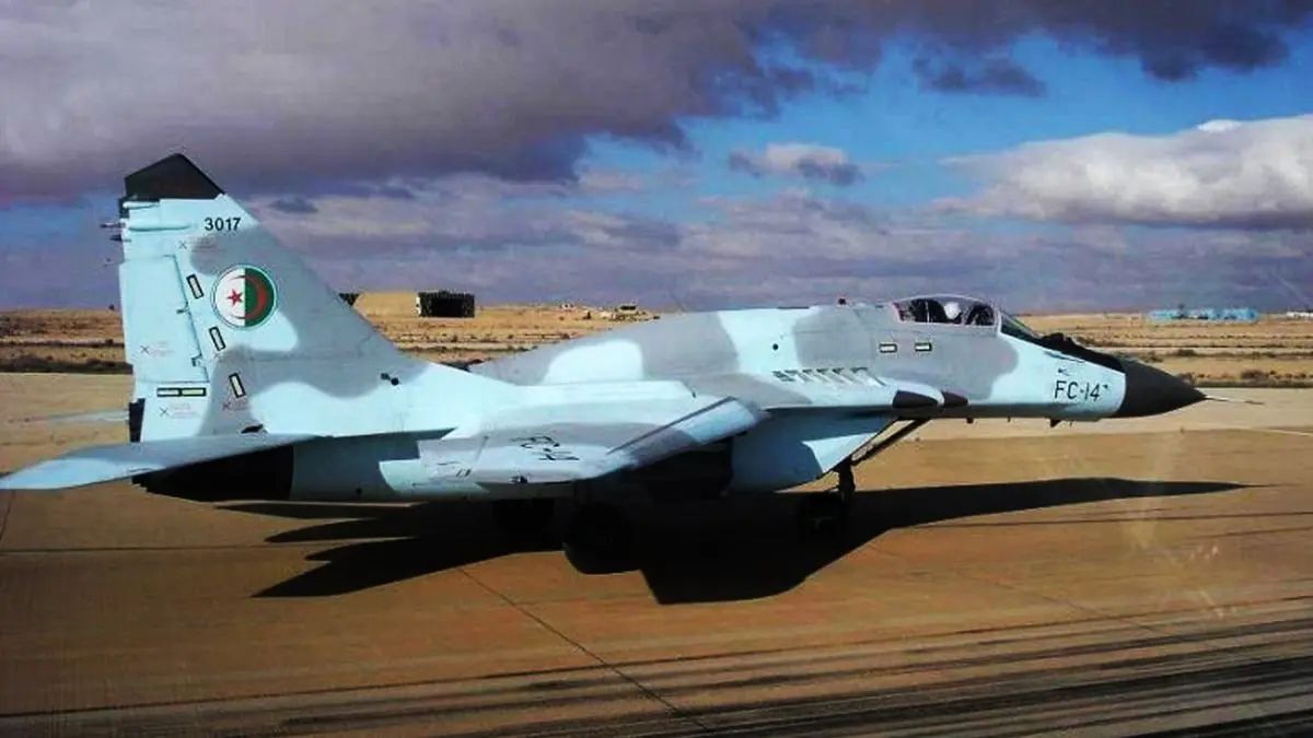 مقتل طيار في تحطم مقاتلة جزائرية