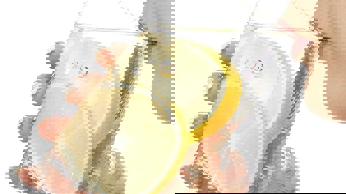 من بينها عصير الليمون.. مشروبات لا تتناولها أبدًا بعد سن الأربعين (صور) ‎