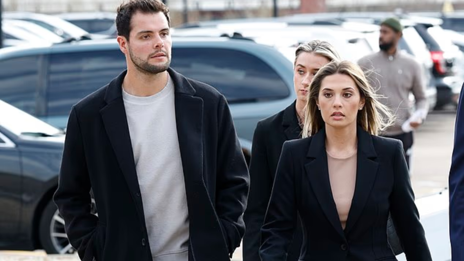 أغوته 50 مرة.. معلمة تمارس علاقة حميمية مع قاصر (فيديو)