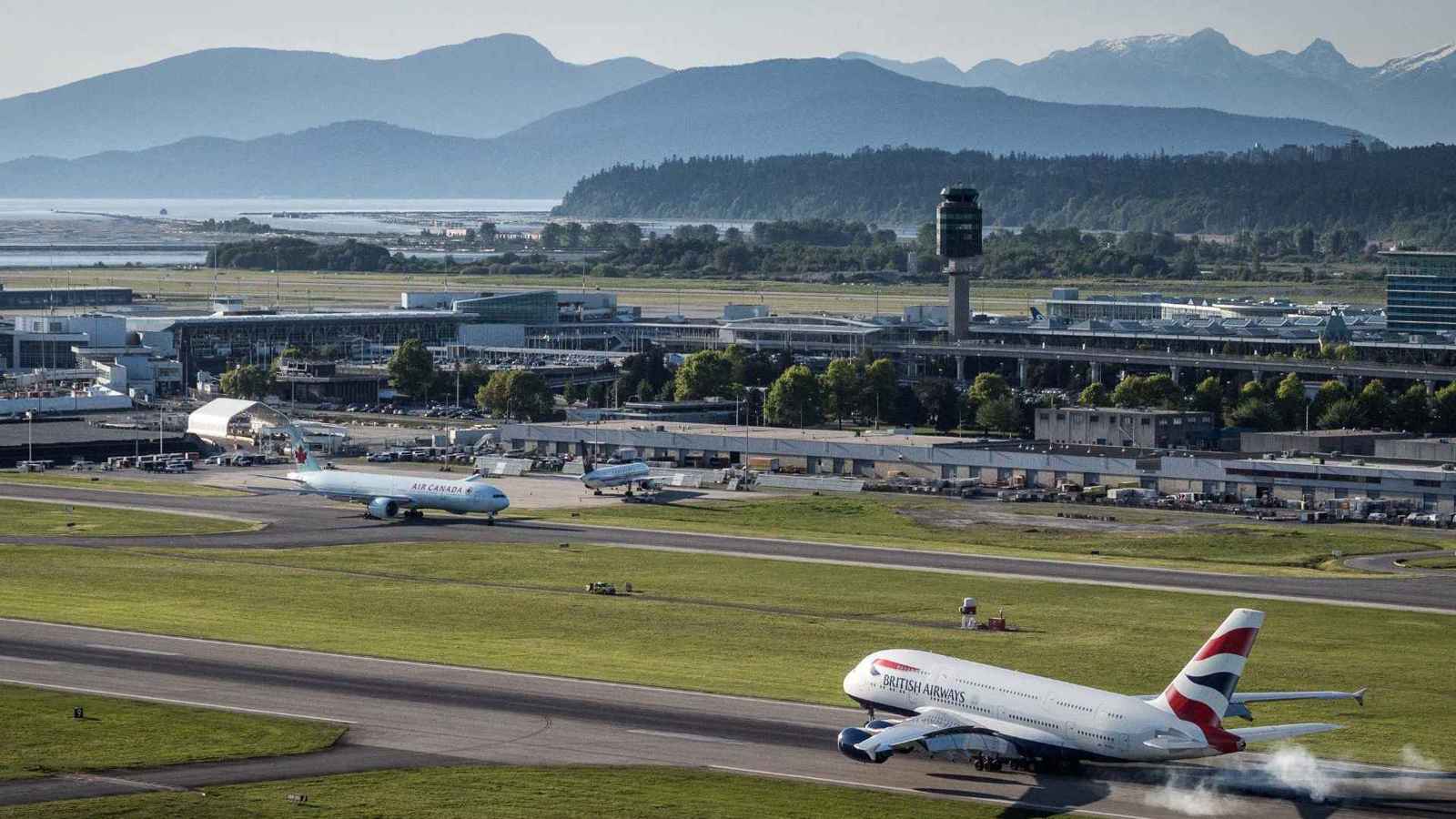 إغلاق مؤقت لمطار فانكوفر الكندي بعد "خطف" طائرة