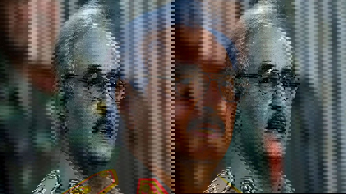 خليفة حفتر يتنحى عن قيادة "الجيش الوطني" الليبي مؤقتا