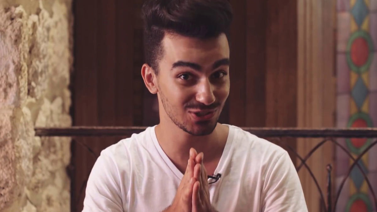 الإعلامي الكويتي محمد النجادة يعلق على صورته "الغريبة" (فيديو)