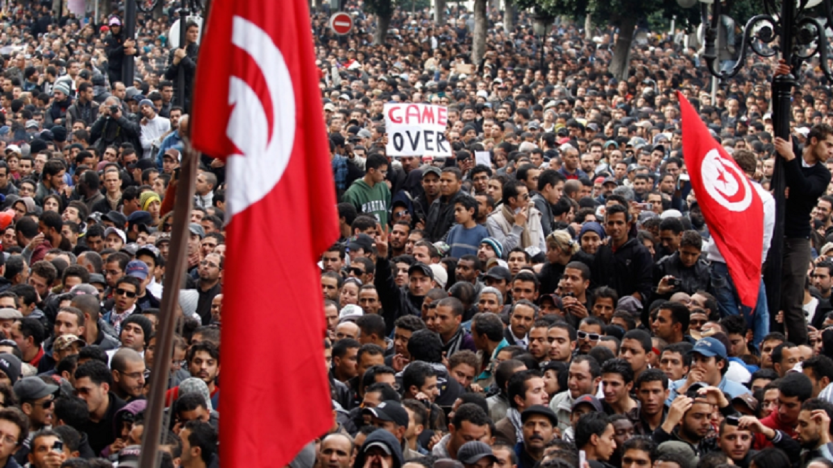 خبراء: خيبة الأمل وفقدان الثقة يدفعان الشباب التونسي لمقاطعة السياسة