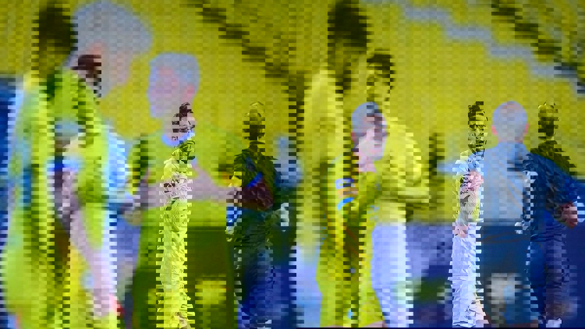 جدل حول دفع عبدالرزاق حمدالله وبيتروس الحكم تركي الخضير (فيديو)‎