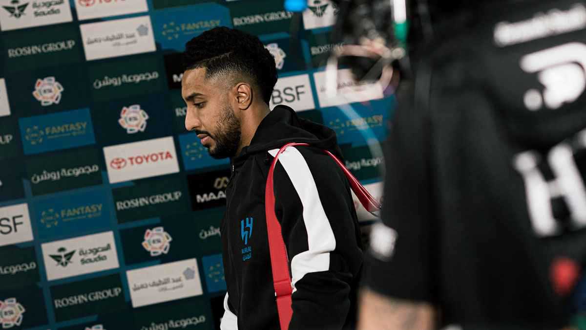 هل أصبح سالم الدوسري عبئًا على الهلال؟ 