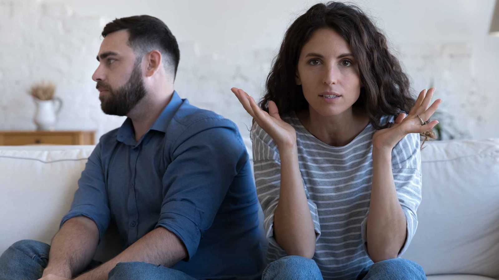 إشارات خطيرة تكشف أن شريكك يتمنى لو كنت شخصًا آخر