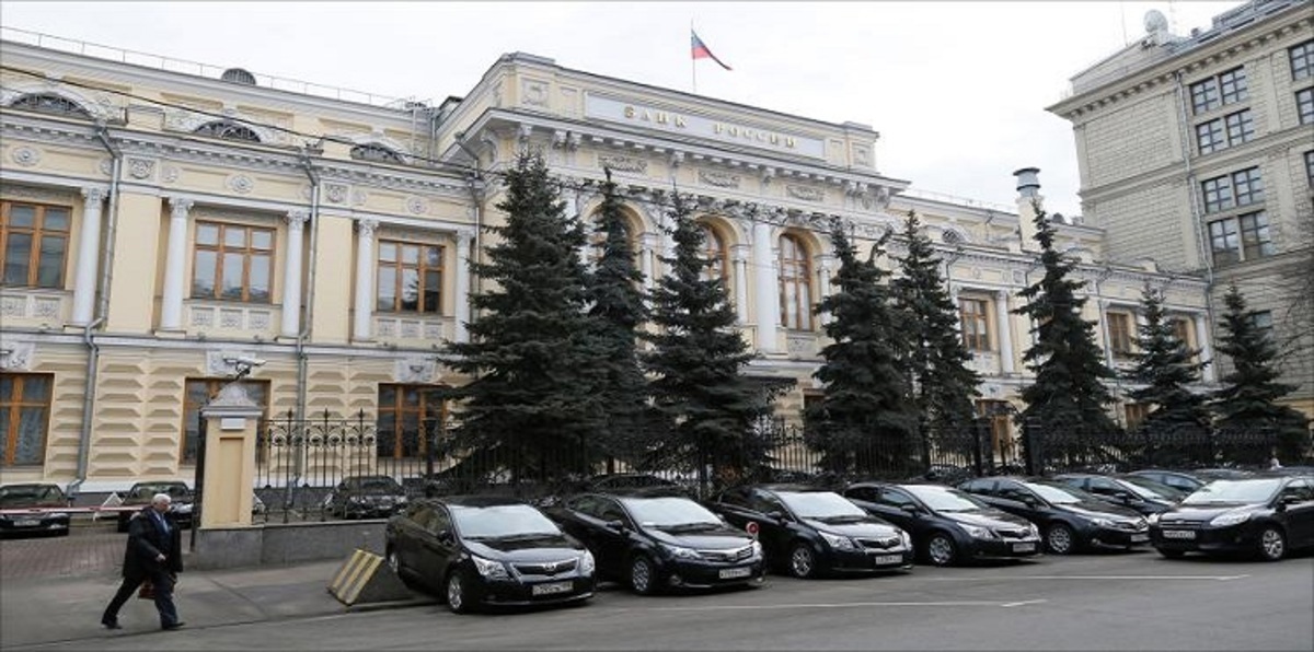 المركزي الروسي ينوي زيادة احتياطاته إلى 500 مليار دولار