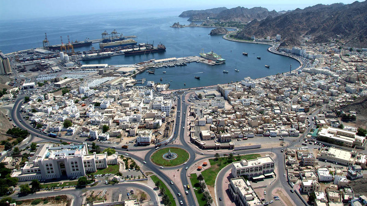 الحوثيون يجتمعون مع سفير إيران في مسقط (صورة)