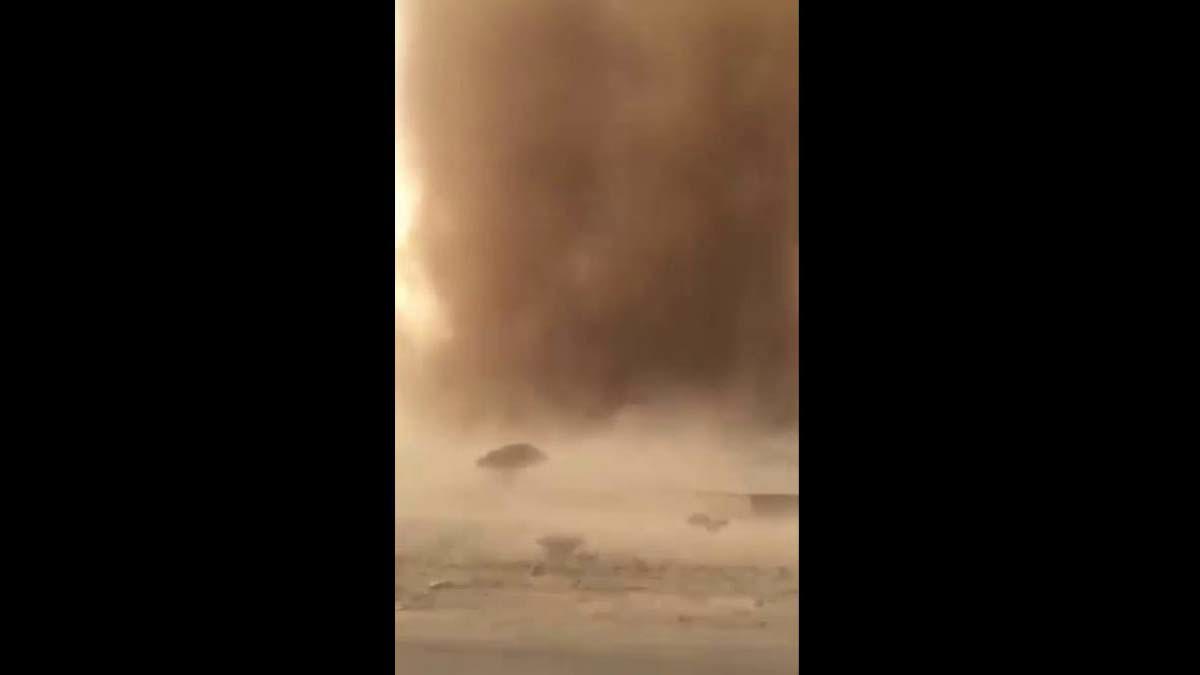 ظاهرة نادرة.. إعصار قمعي في رأس الخيمة شمال الإمارات (فيديو)