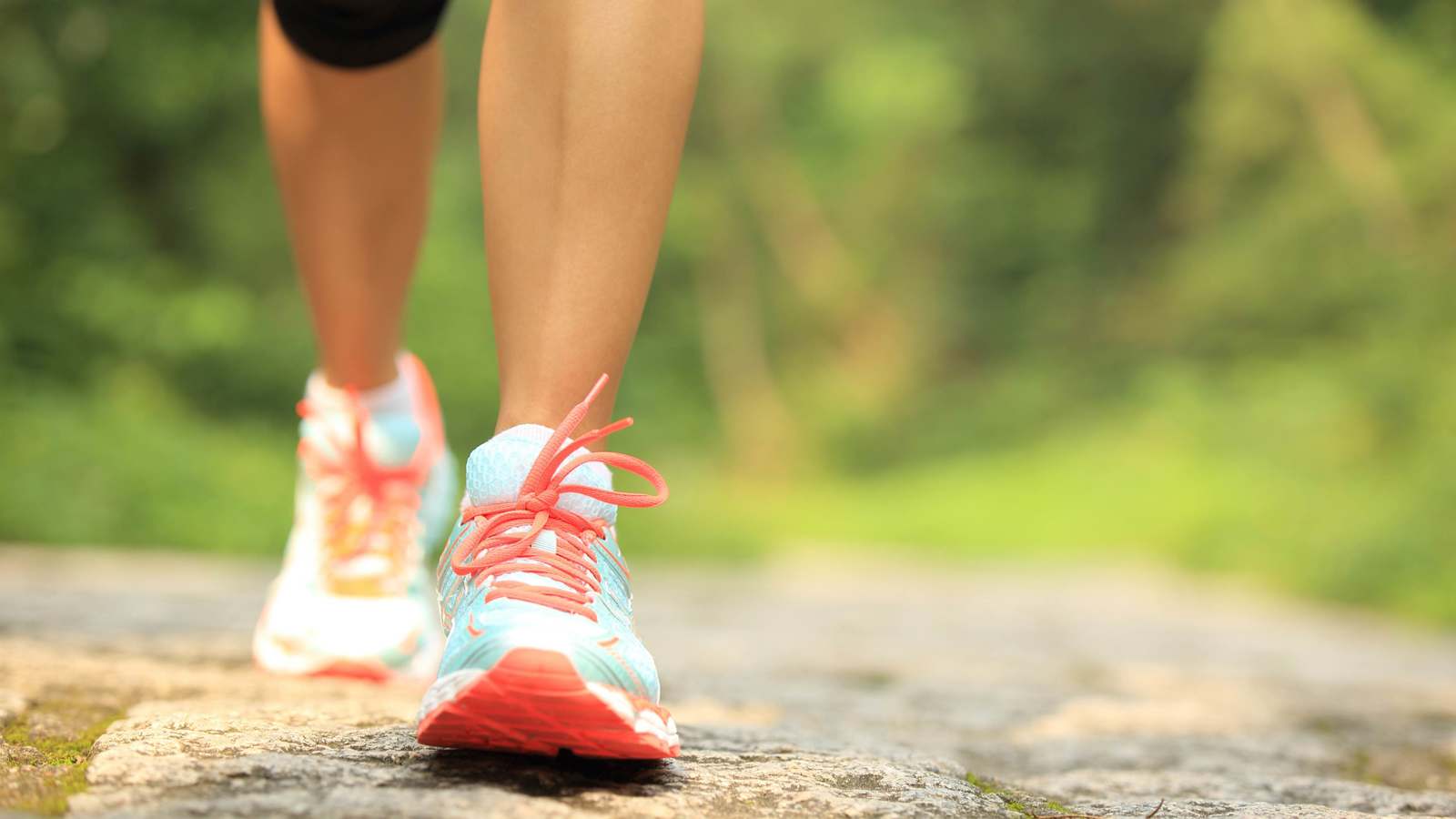 المشي الصباحي أم المسائي.. أيهما أفضل لخسارة الوزن؟