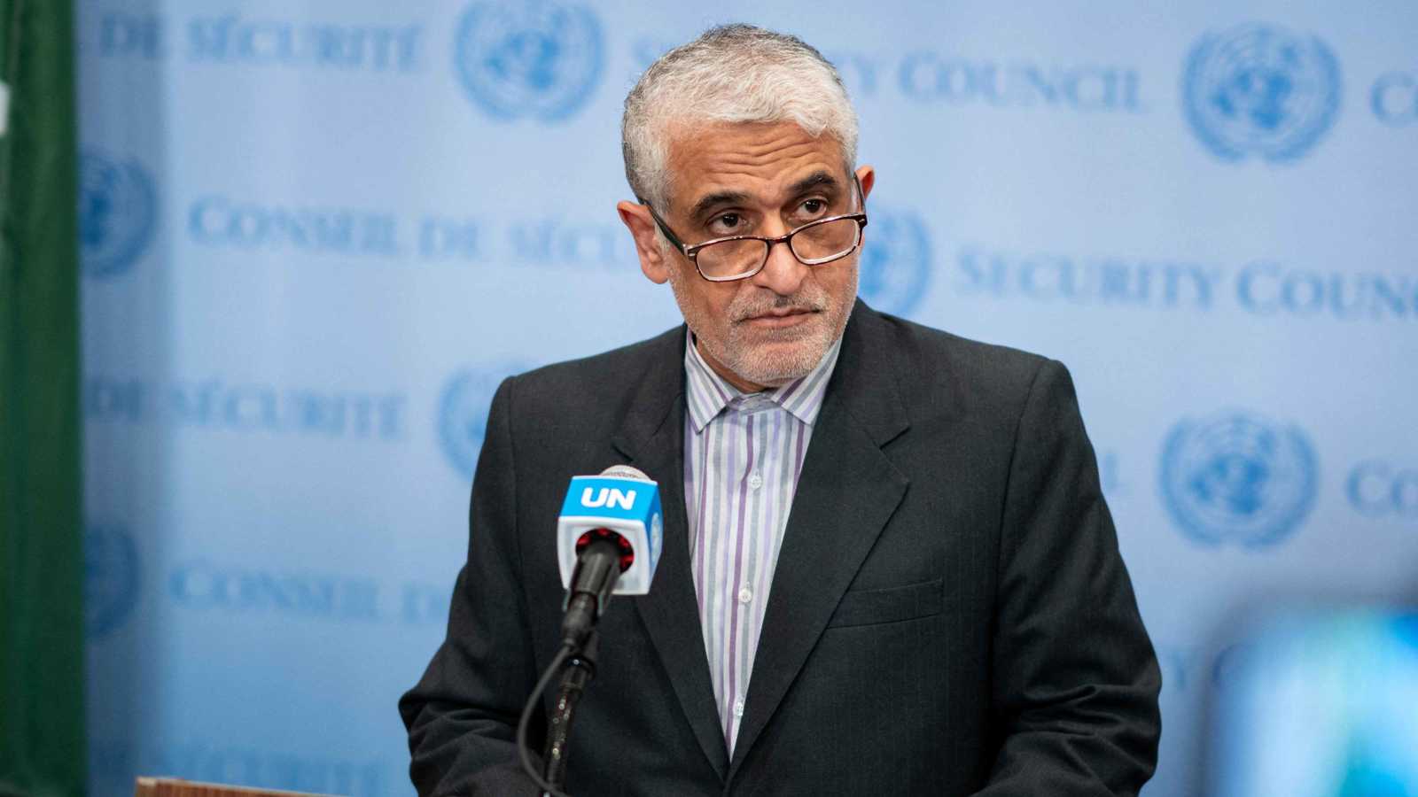 إيران ترفض إعادة تفعيل العقوبات وتتهم الترويكا بتمزيق الاتفاق