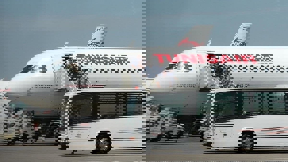 موظفو الخطوط التونسية يحتجون مطالبين برحيل شركة تركية (صور وفيديو)